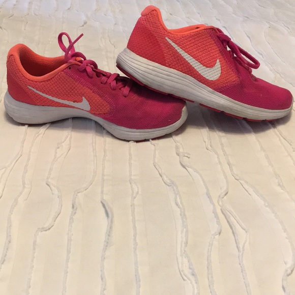 Nike Shoes - Picture 4 of 6